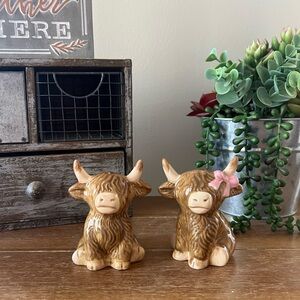 New Farmhouse Highland Cow Ceramic Salt & Pepper Shaker Set Pink Bow